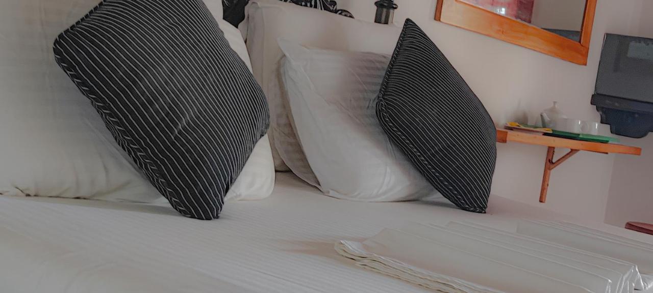 Nu-Vin Beach Hotel Ahangama Ngoại thất bức ảnh