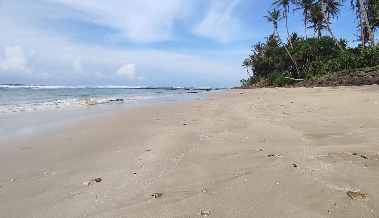 Nu-Vin Beach Hotel Ahangama Ngoại thất bức ảnh