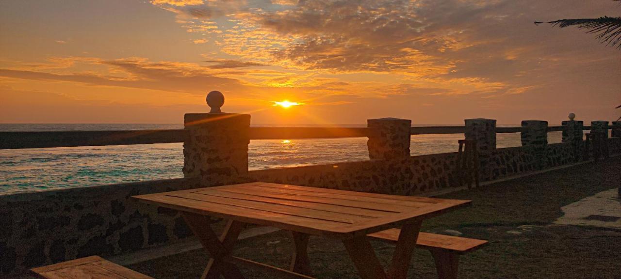 Nu-Vin Beach Hotel Ahangama Ngoại thất bức ảnh